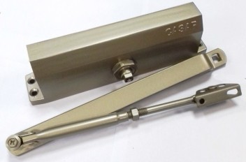 Доводчик D03-060 бронза "Сазар"